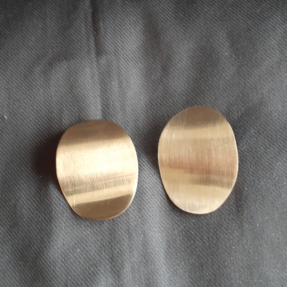 Handmade gold filled wavy oval earrings.